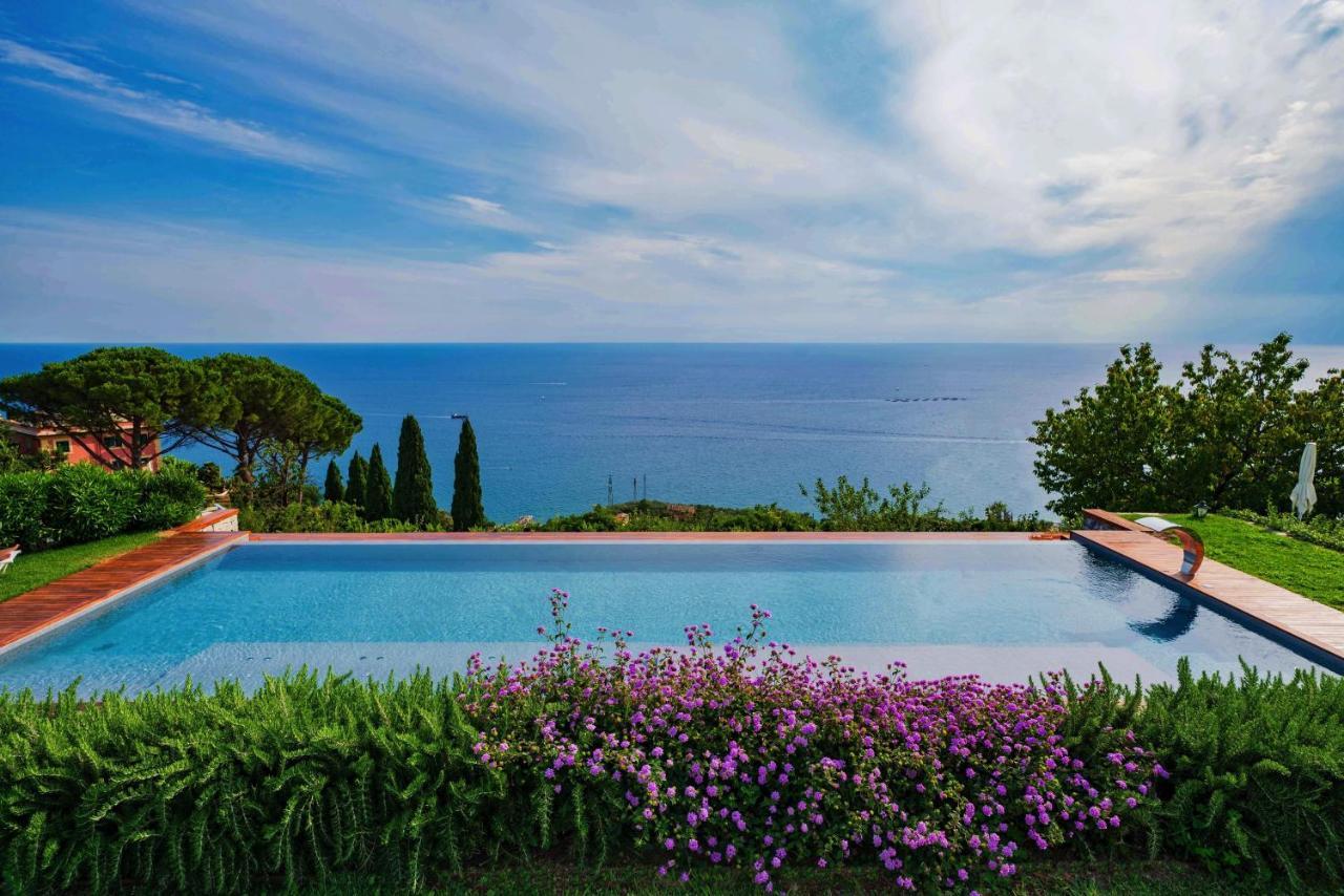 Villa Riviera Resort Lavagna Eksteriør bilde